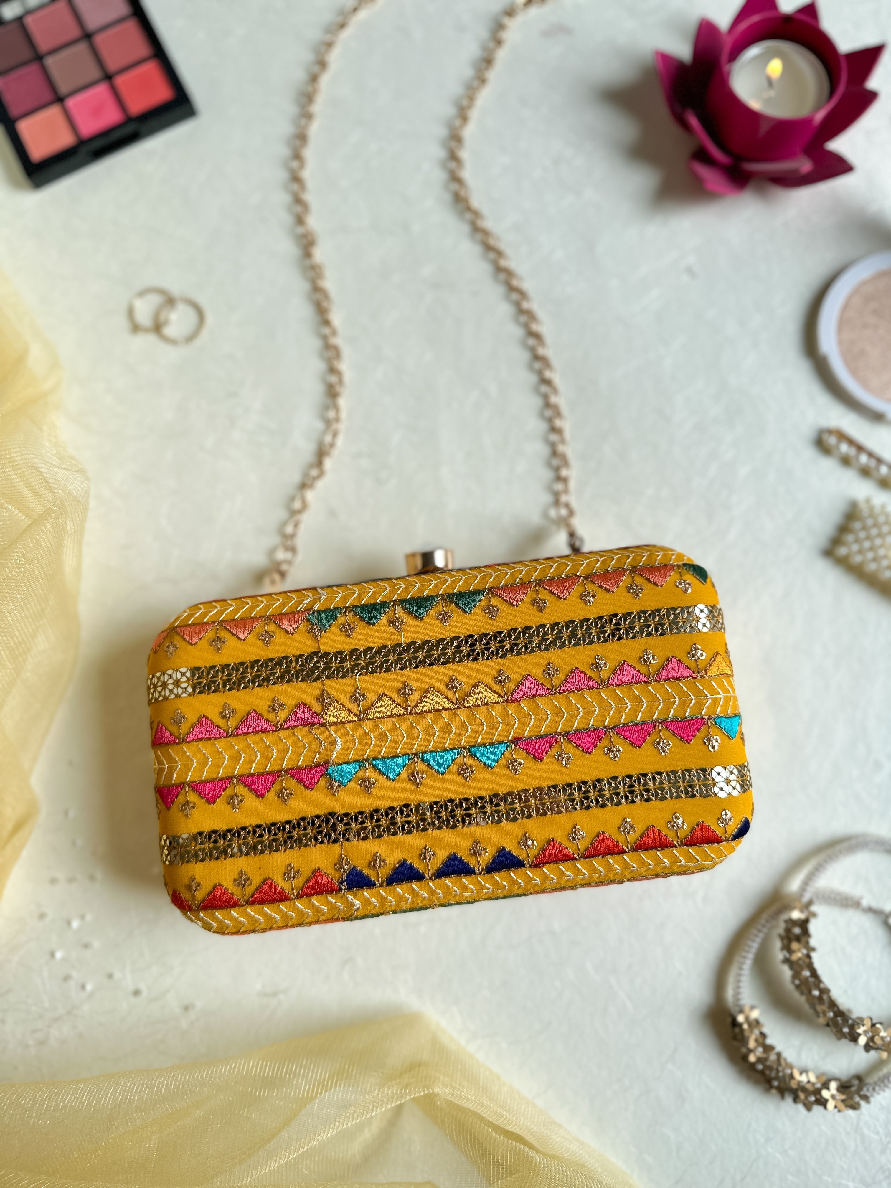Nice-G Vivid Yellow Clutch Bags: A Touch of Elegance